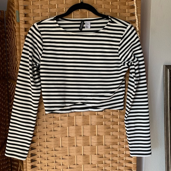 Divided with H&M Black and White striped long sleeve Crop top, wrap look - Picture 6 of 10